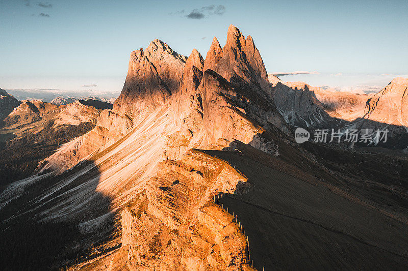 意大利Dolomites的Seceda Ridgeline